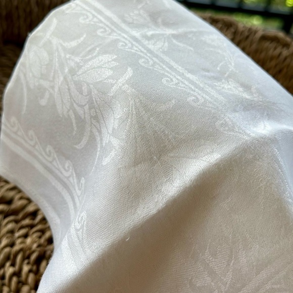 Hand Embroidered Vintage Linen Damask Towel - Picture 3 of 6